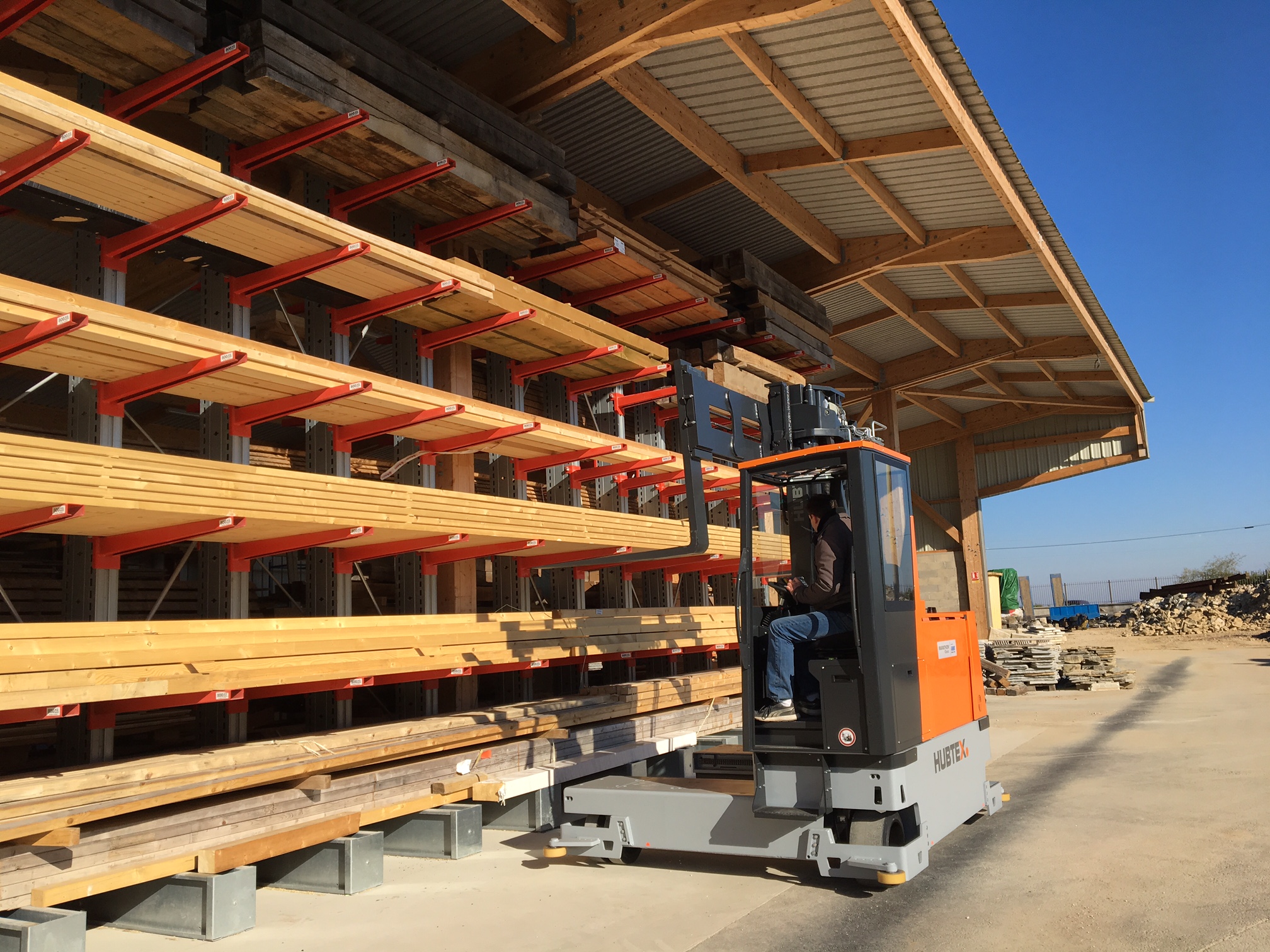 Hubtex Maxx45 Holz Aussenlager